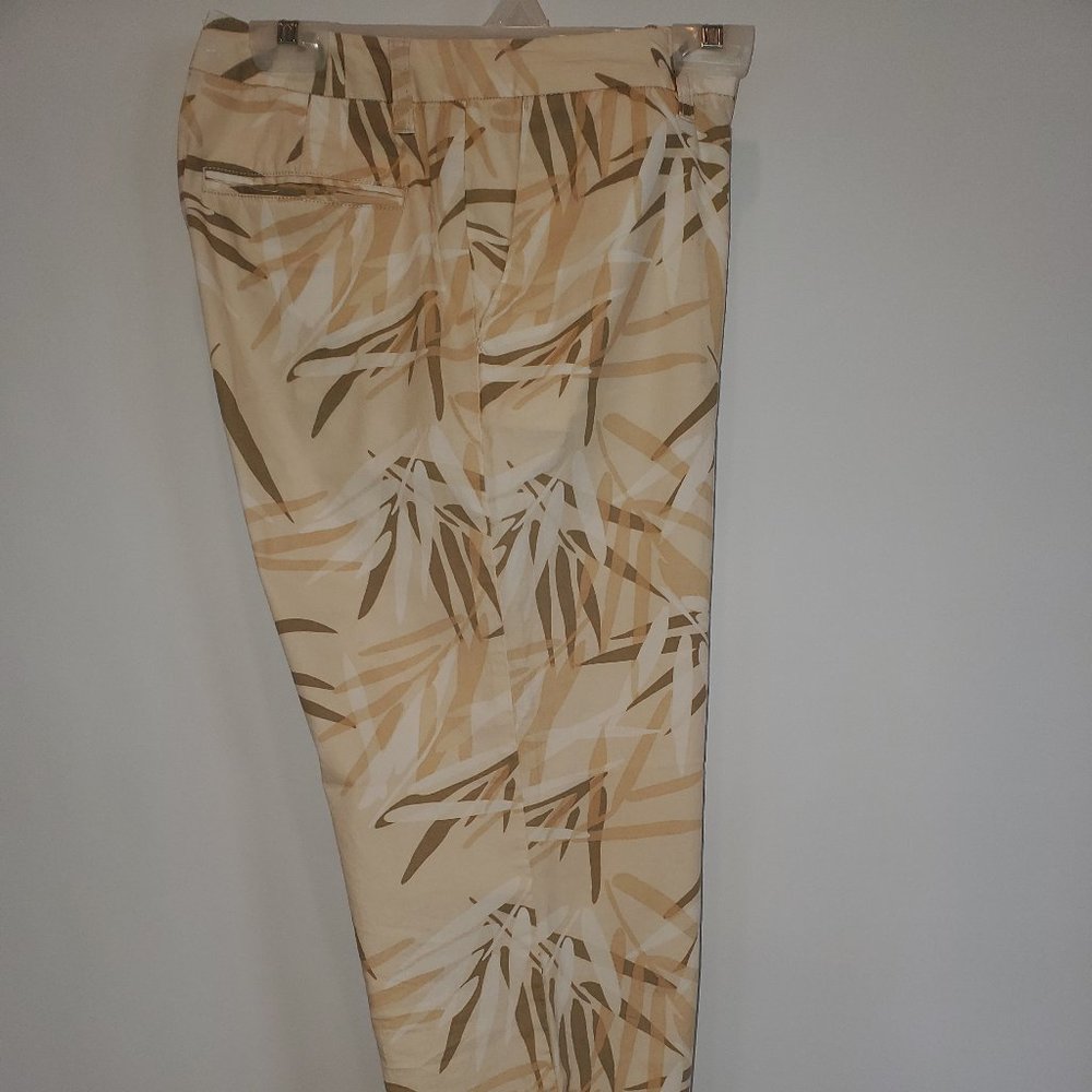 NWOT Old Navy Capri Pants Size 12